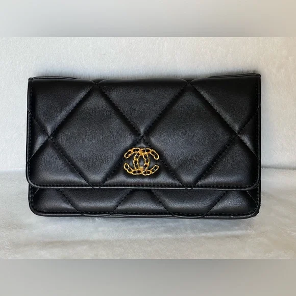 Vintage Chanel flap clutch quilted lambskin purse with gold Chanel CC logo. - Picture 1 of 15